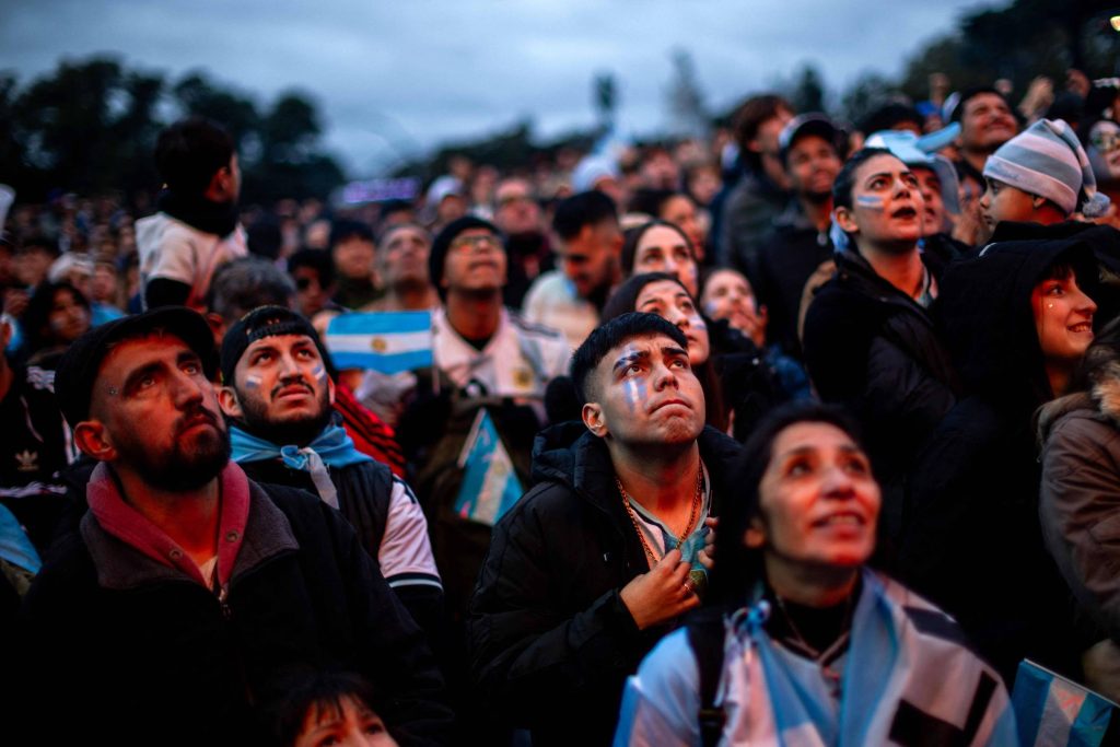 Argentinier verabschieden sich bei der Weltmeisterschaft unter Tränen von Messi – 19.07.2026 – Sport