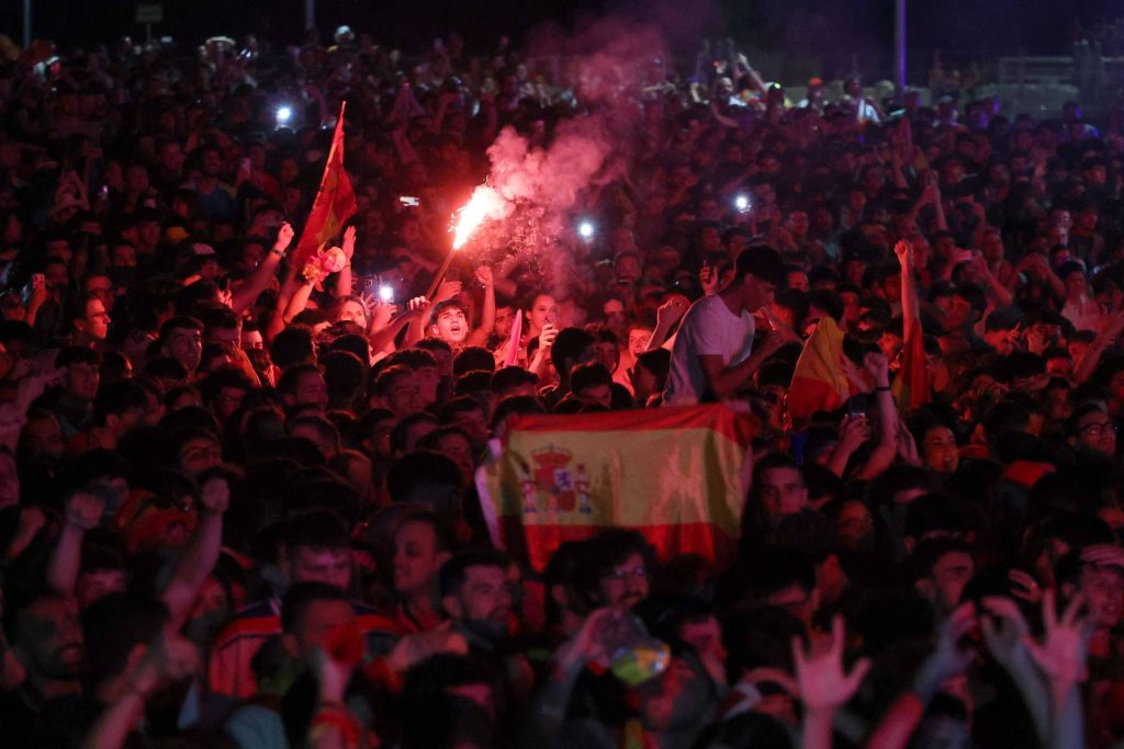 Spanier feiern in Madrid nach dem Gewinn der Weltmeisterschaft – 19.07.2026 – Sport